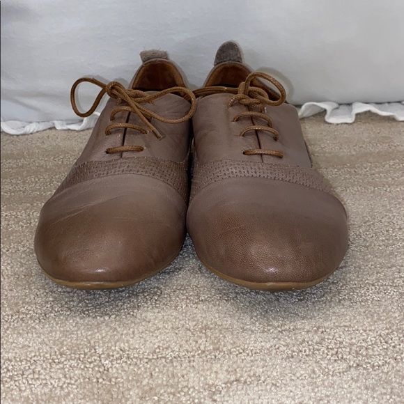 Bueno Korine - Picture 2 of 3